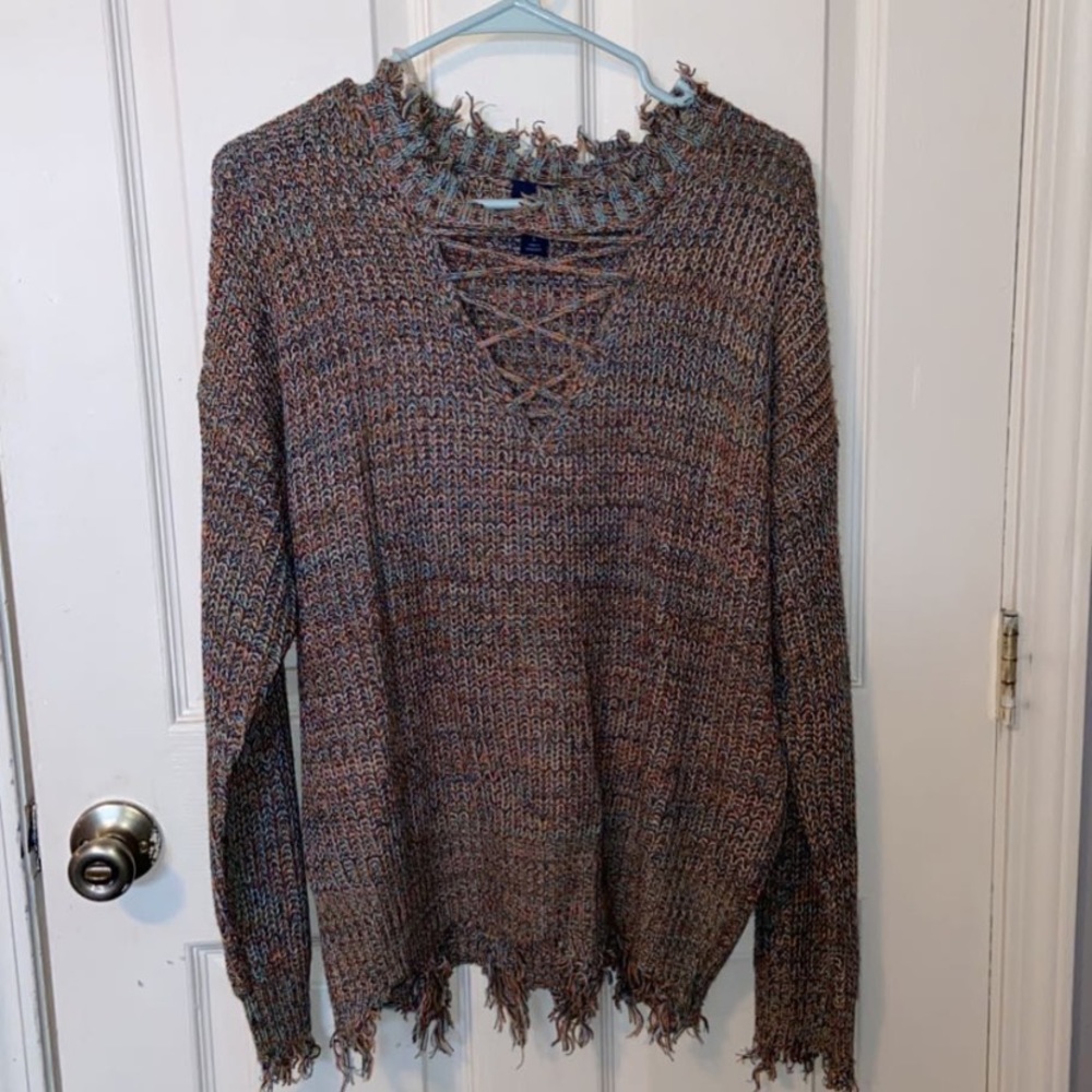 Buckle day trip open laced V neck sweater